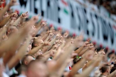 Fans Adobestock 90038267 Thumbnail 400 266 75 S C1